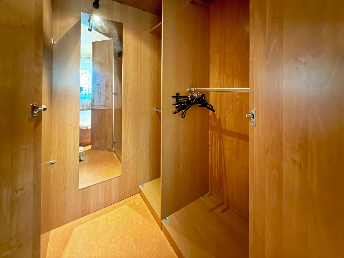 04 Begehbarer Schrank