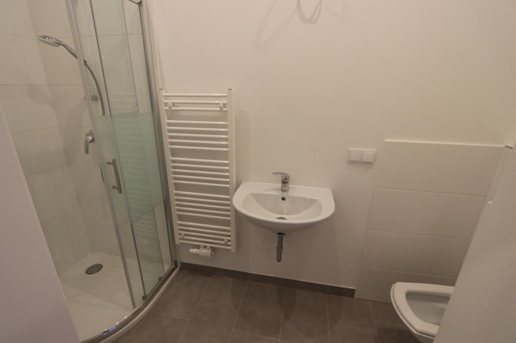 Bad mit Dusche und WC