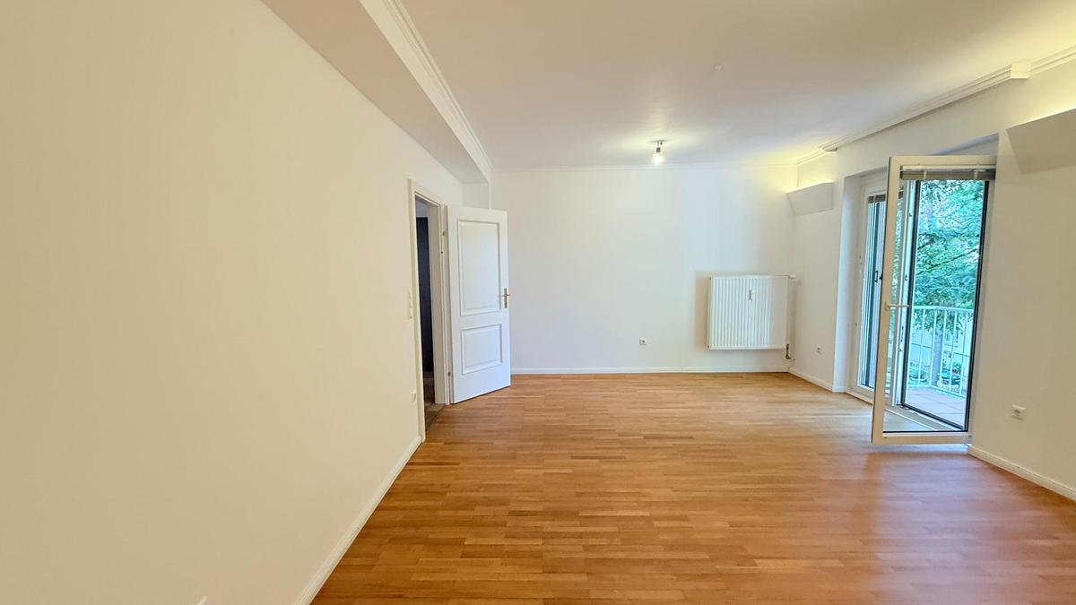 Zimmer mit Balkon zur Anlage