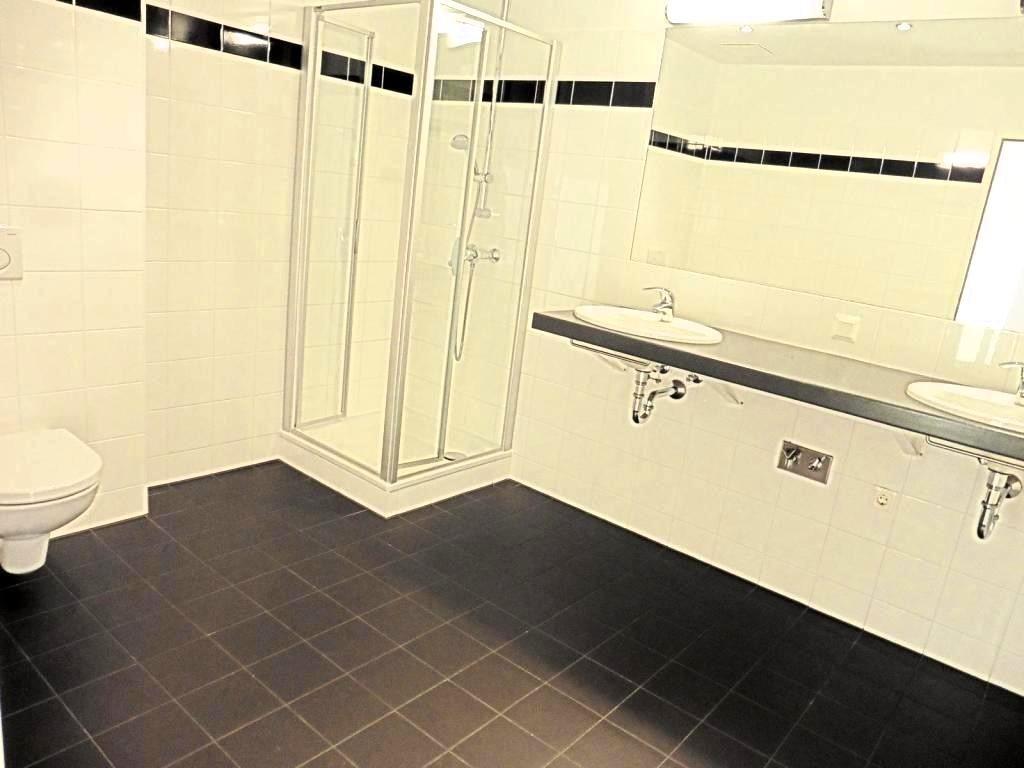 modernes Badezimmer