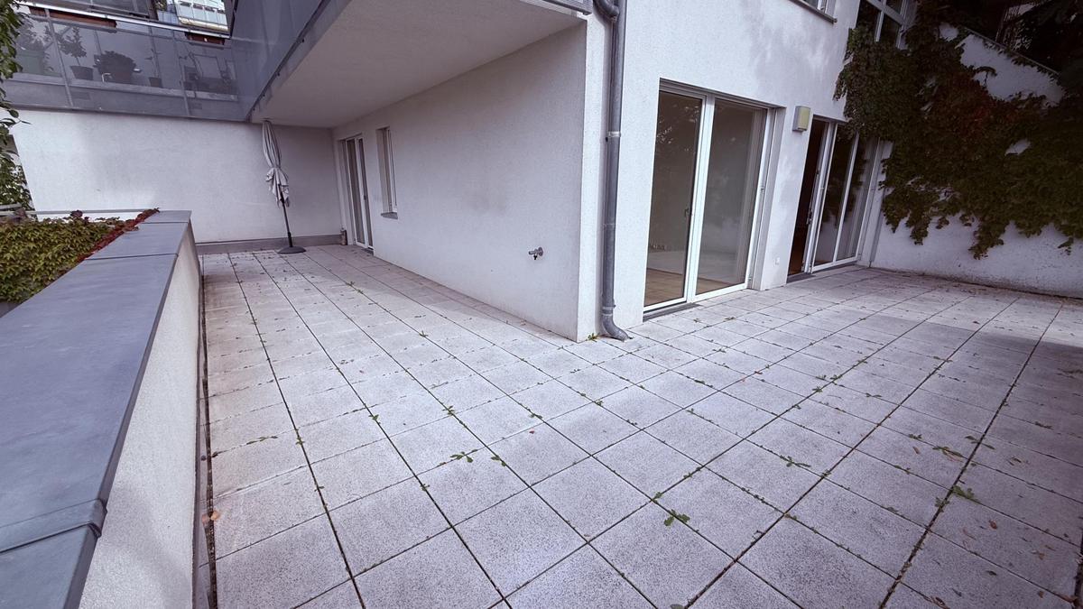 großzügige Terrasse