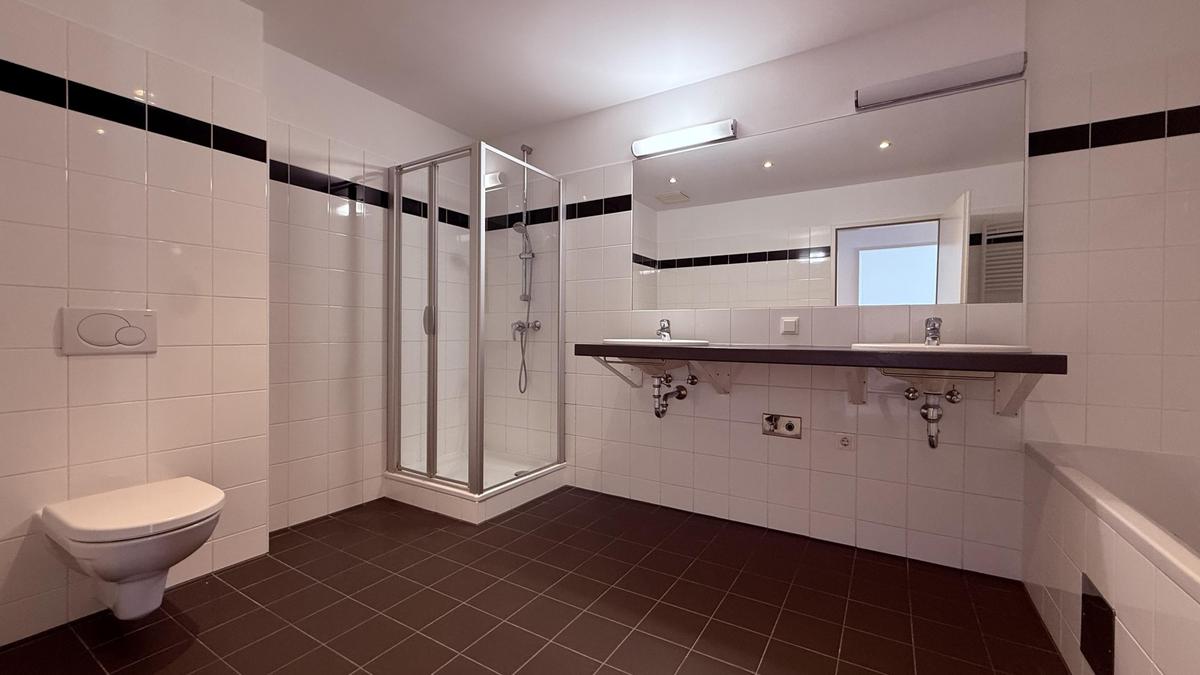 Bad mit Wanne UND Dusche