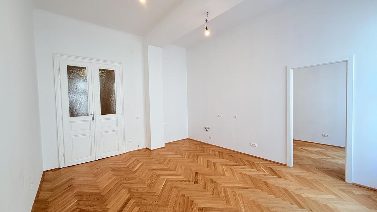 Wohnraum mit Blick zum Schlafzimmer
