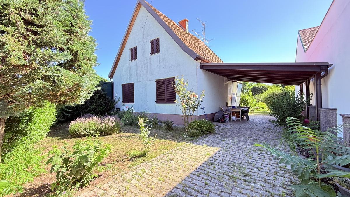 Haus und Carport