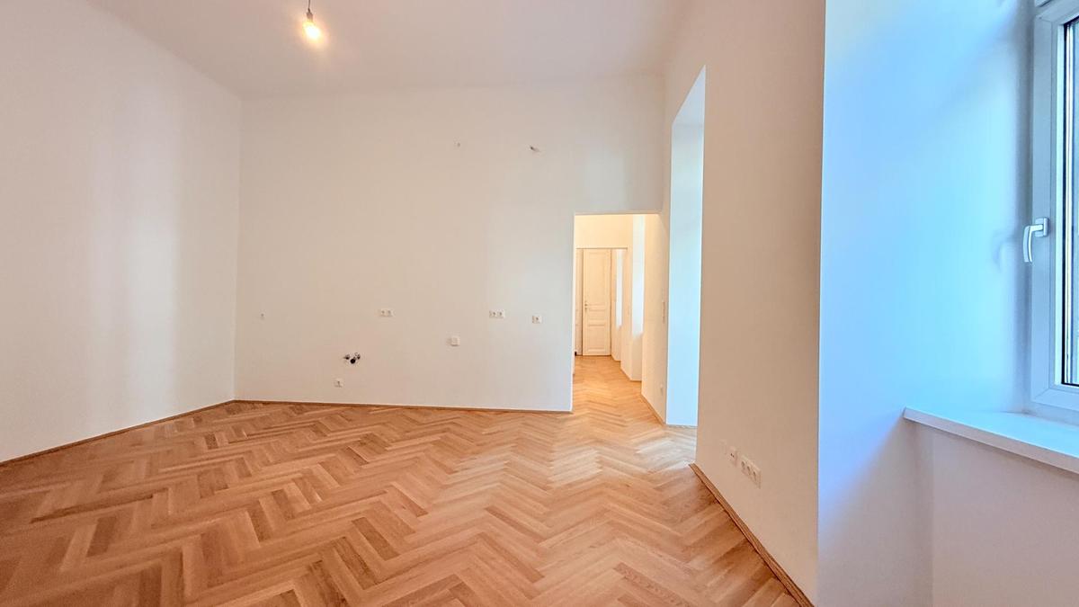 Wohnraum mit Blick zum Vorraum