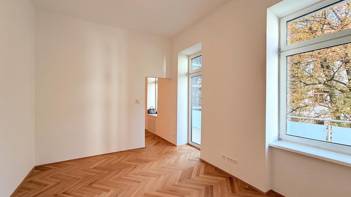 Wohnraum mit Zugang ins Freie