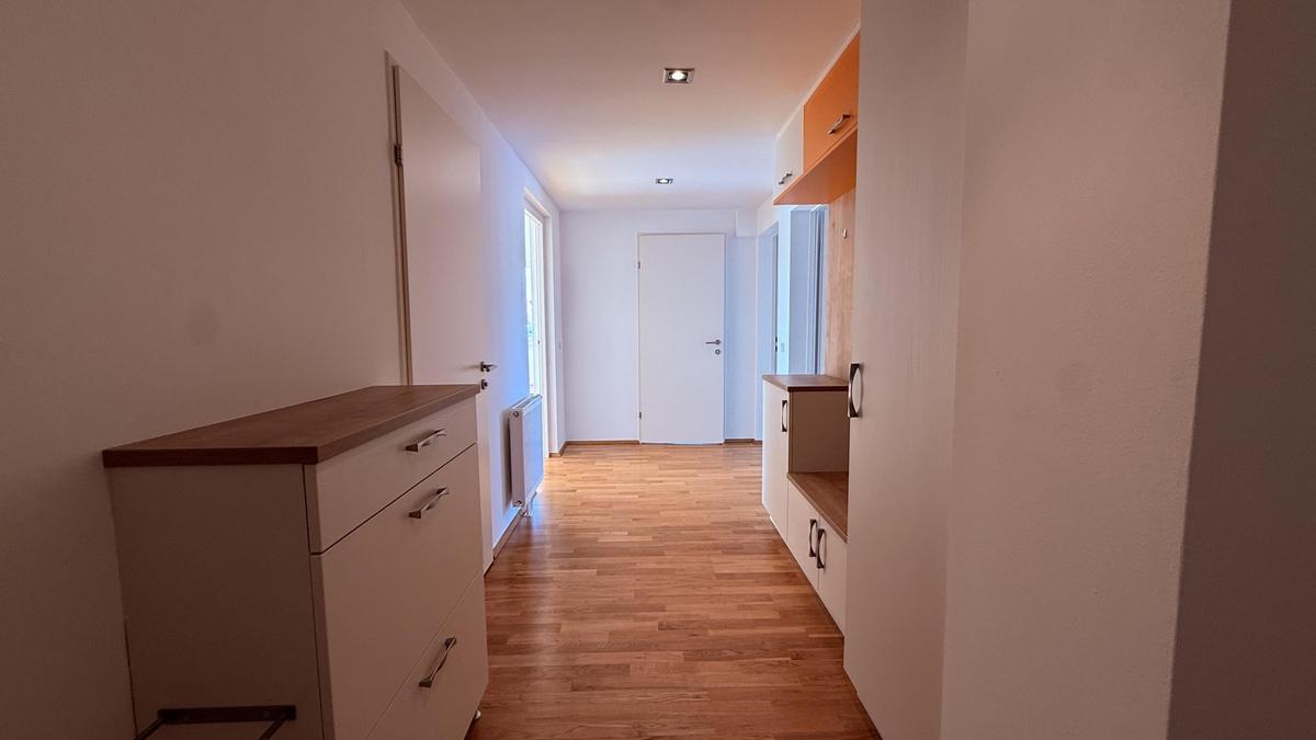 Vorraum mit Garderobe