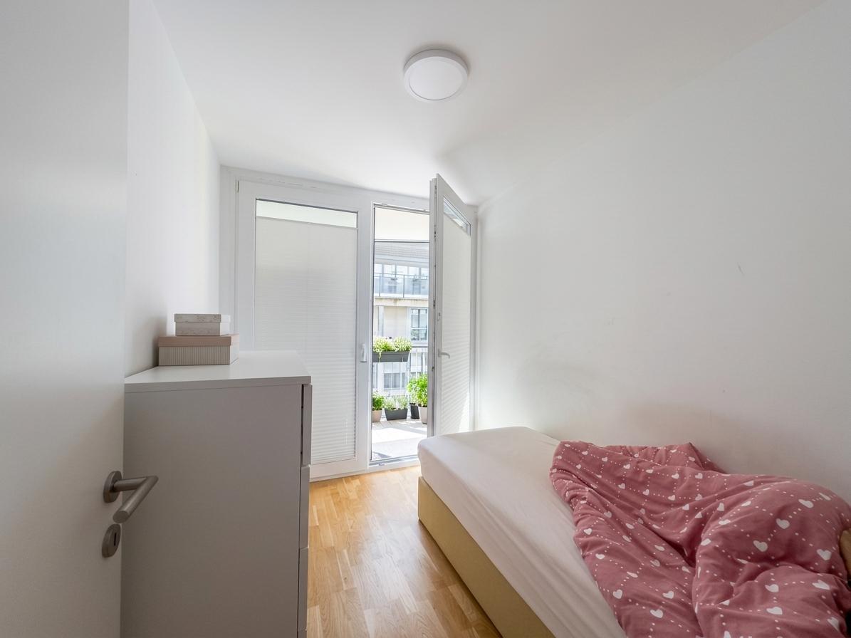Schlafzimmer mit Loggia OG