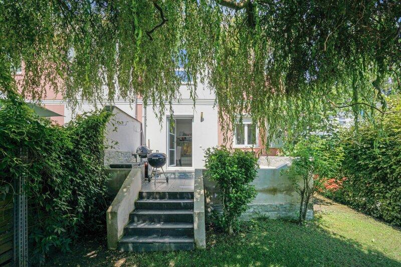 Terrasse vor Wohnzimmer mit Südgarten