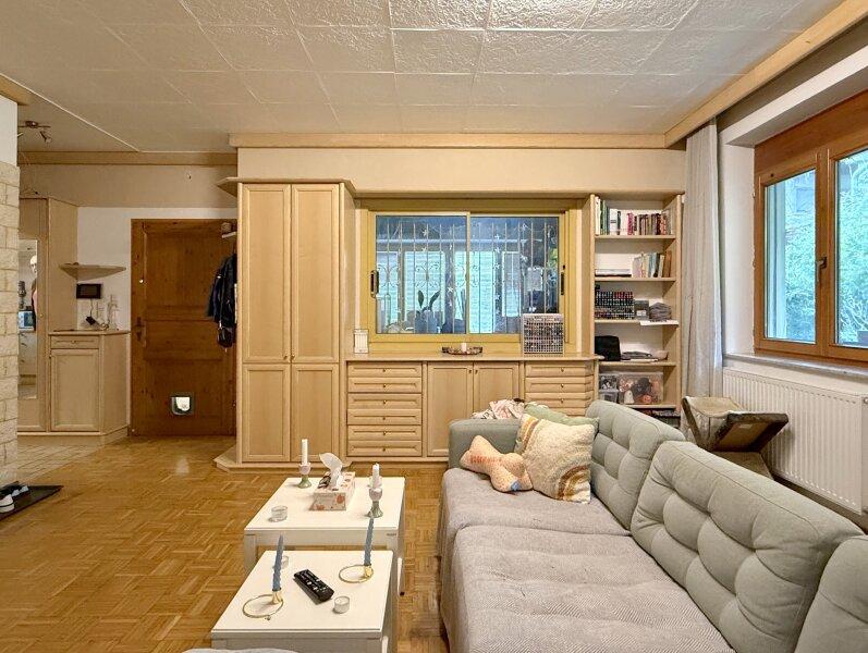 Erdgeschoss - Wohnzimmer mit Fenster zum Wintergarten