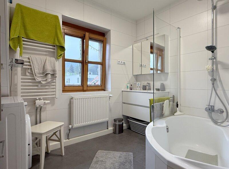 Dachgeschoss - Badezimmer