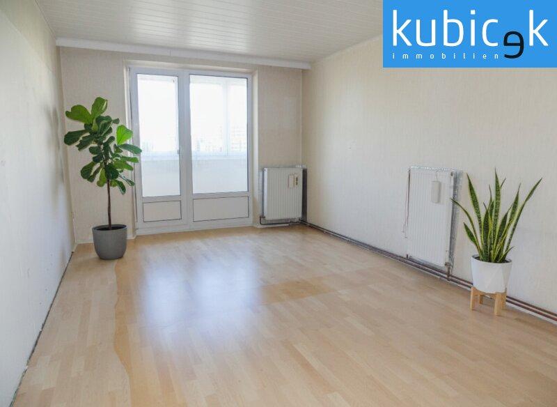 Wohnzimmer mit Ausgang zur Loggia