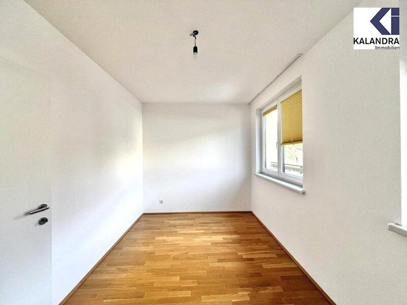 Arbeits-/ Schlafzimmer 3