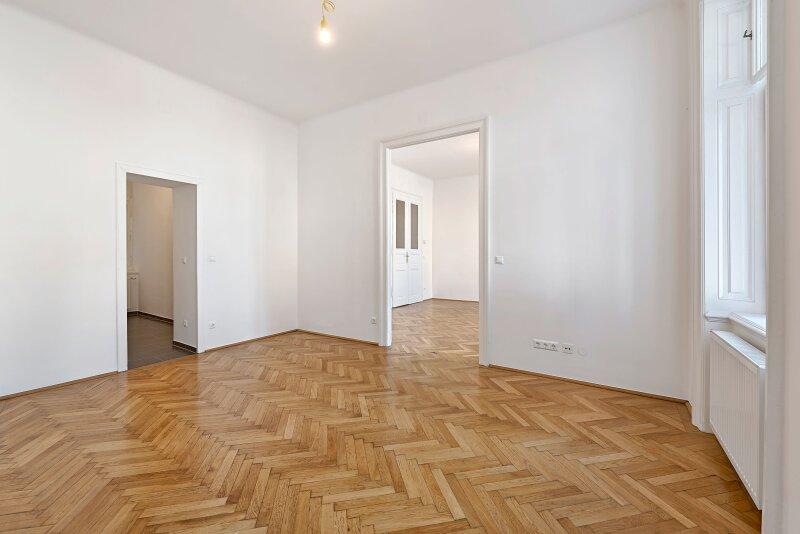 Blick vom Schlafzimmer ins Wohnzimmer