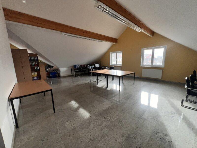 Besprechungsbereich im OG-Dachboden