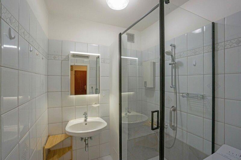 modernisiertes Duschbad