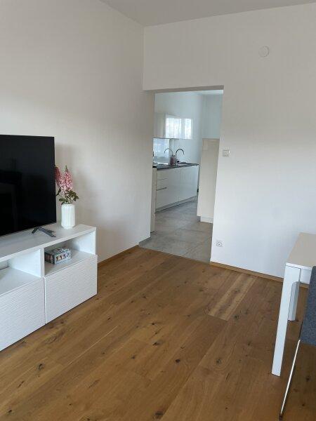 Blick vom Wohnzimmer in die Küche