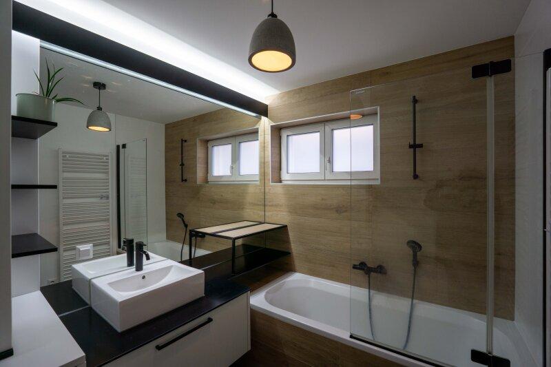 Badezimmer mit Waschmaschinenanschluss