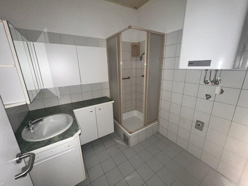 Badezimmer mit Dusche