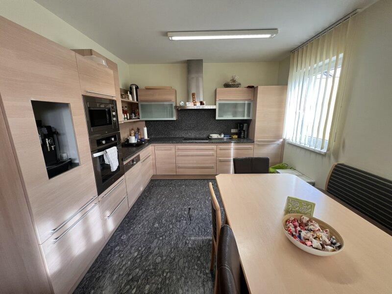 Küche mit Essbereich im EG