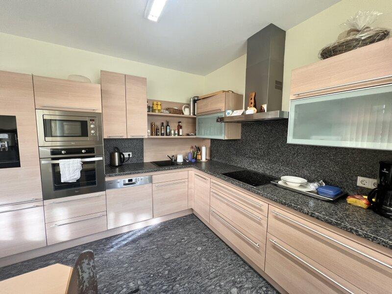 Küche mit Essbereich im EG