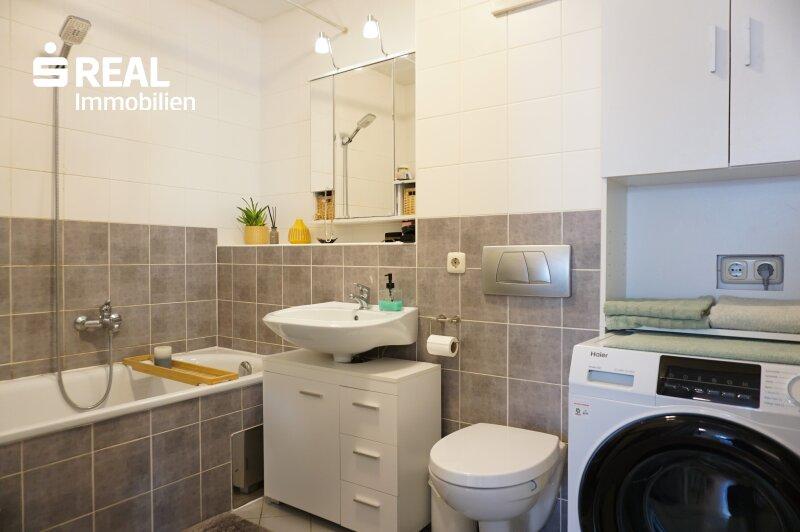 geräumiges Badezimmer