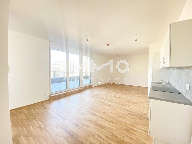 Wohnesszimmer mit Blick zur Terrasse