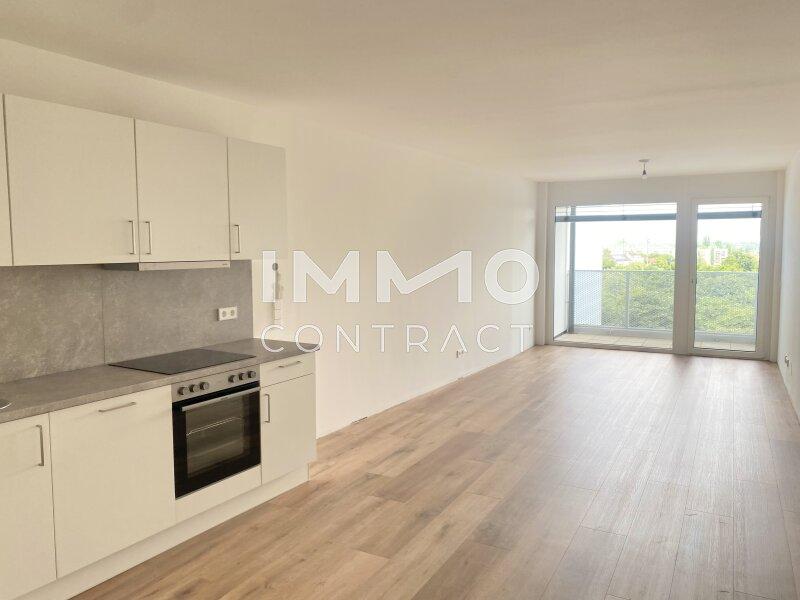 Wohnesszimmer mit Balkon