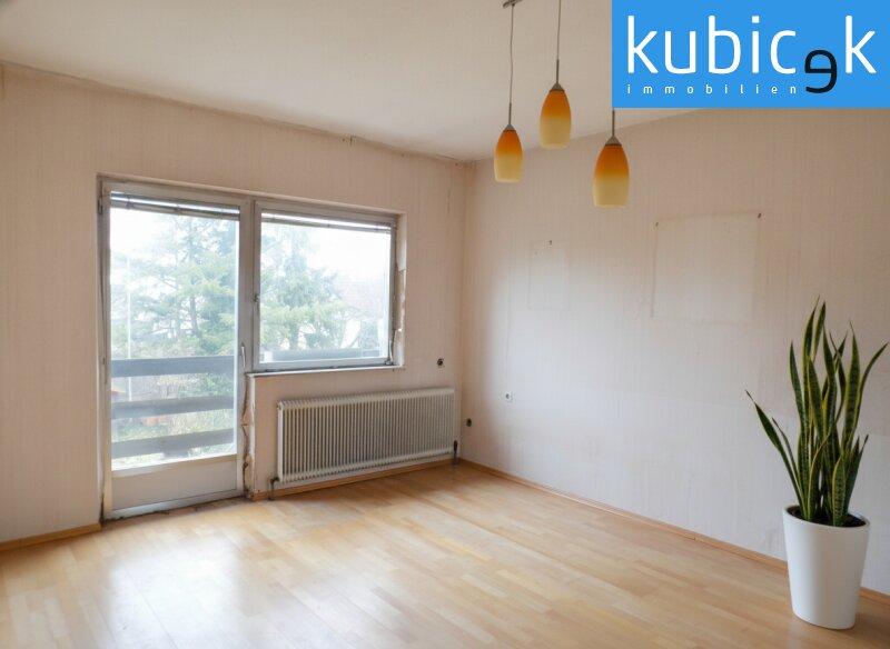 Zimmer OG mit Ausgang auf den Balkon