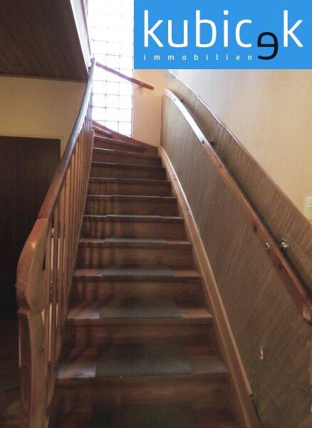 Stiegenaufgang ins Obergeschoß