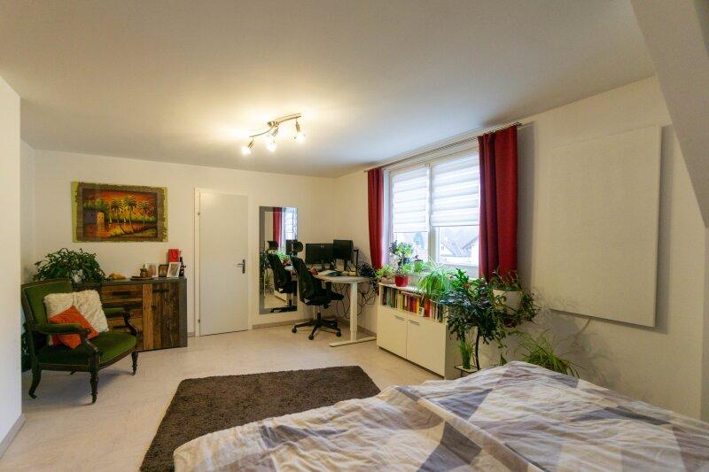 Zimmer mit begehbarem Schrank Mansarde