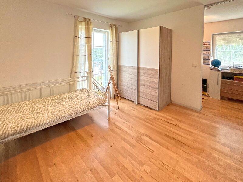 Zimmer 2 mit Schrankraum