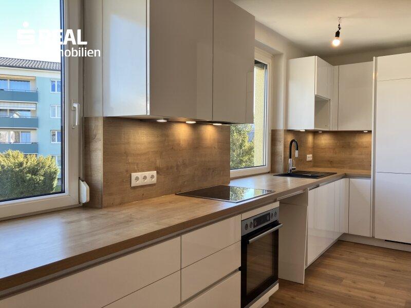 Neuwertige moderne Küche