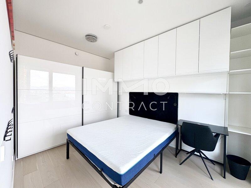 Schlafzimmer mit Schreibtisch