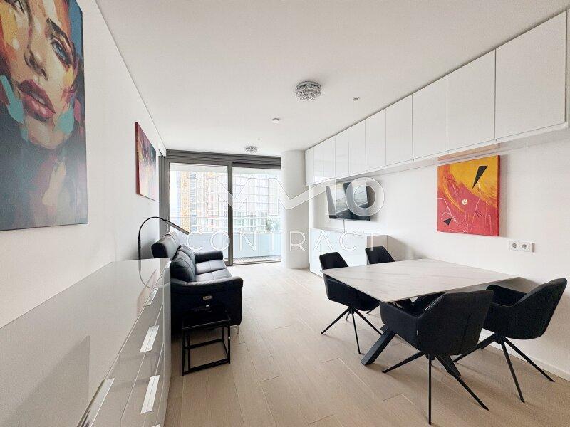 Lichtdurchfluteter Wohn-Essbereich