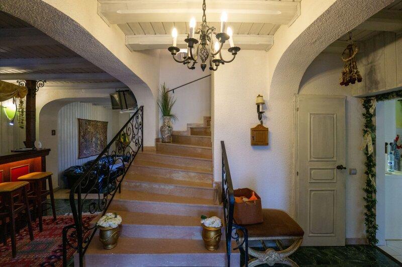 Vorraum mit Aufgang in den 1. Stock