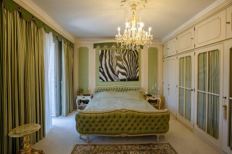 Master Bedroom mit En-Suite Badezimmer