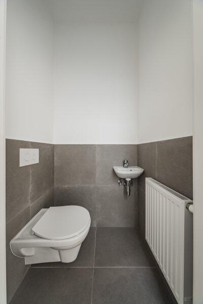 separates WC