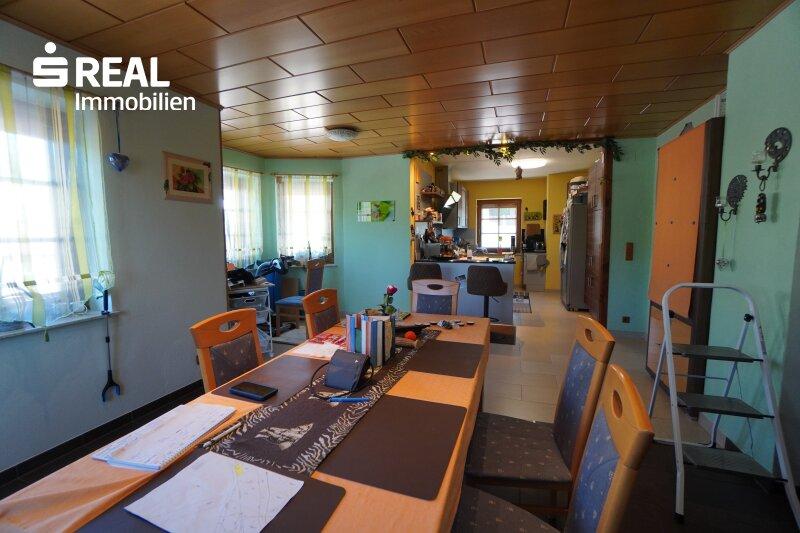 Wohn- Esszimmer und Küche