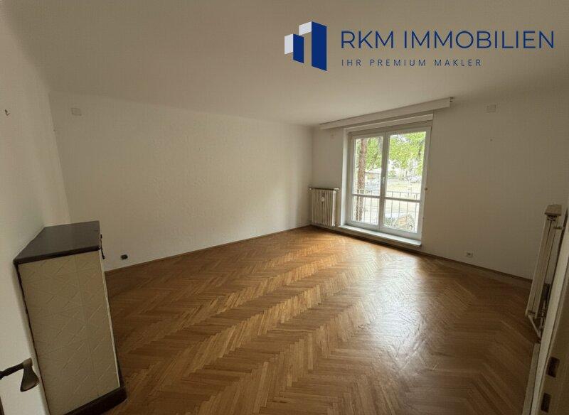 Wohnzimmer mit Panoramafenster