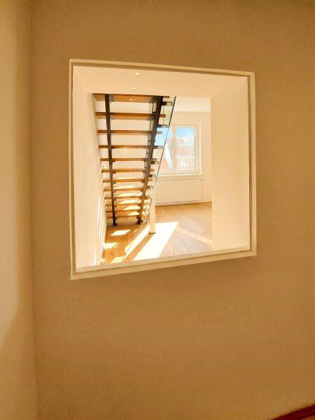 Blick vom Vorraum ins Wohnzimmer