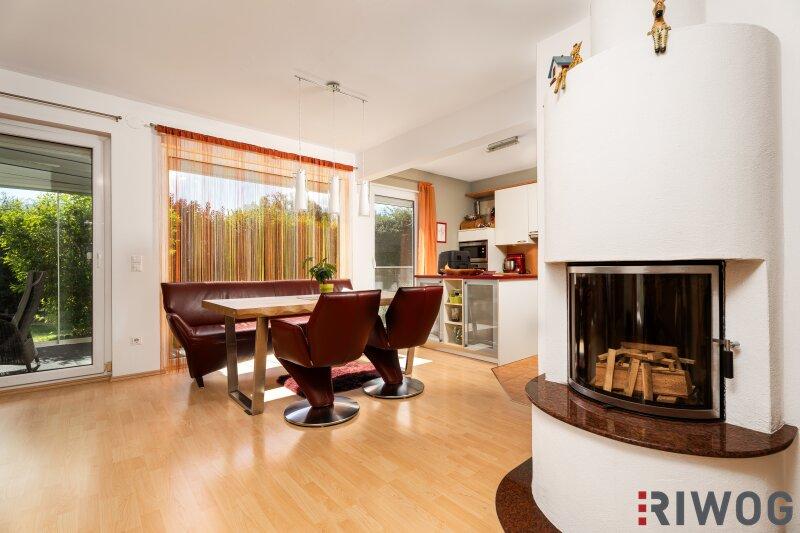 Wohnzimmer mit Kamin