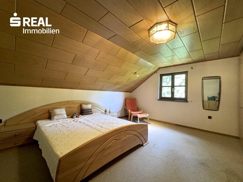 Schlafzimmer 1 DG