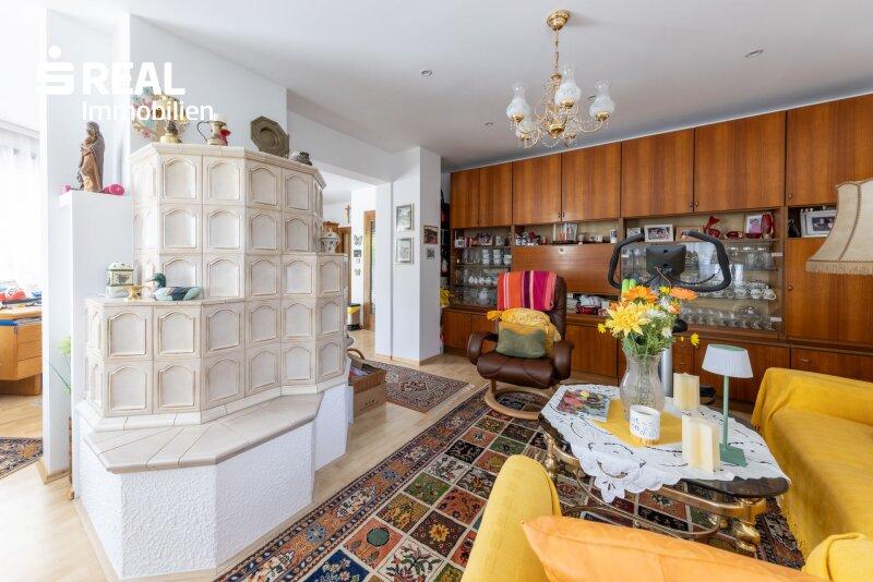 Wohnzimmer mit Kachelofen