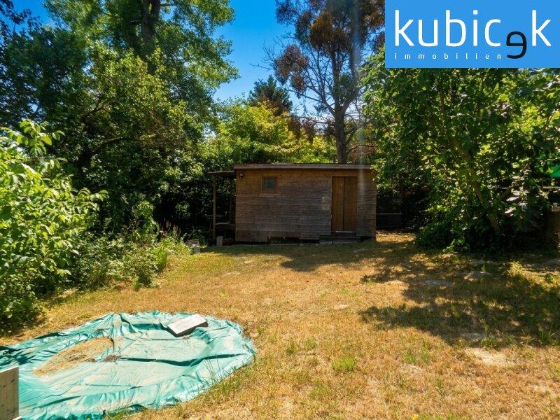 Garten mit Blick zur Gartenhütte