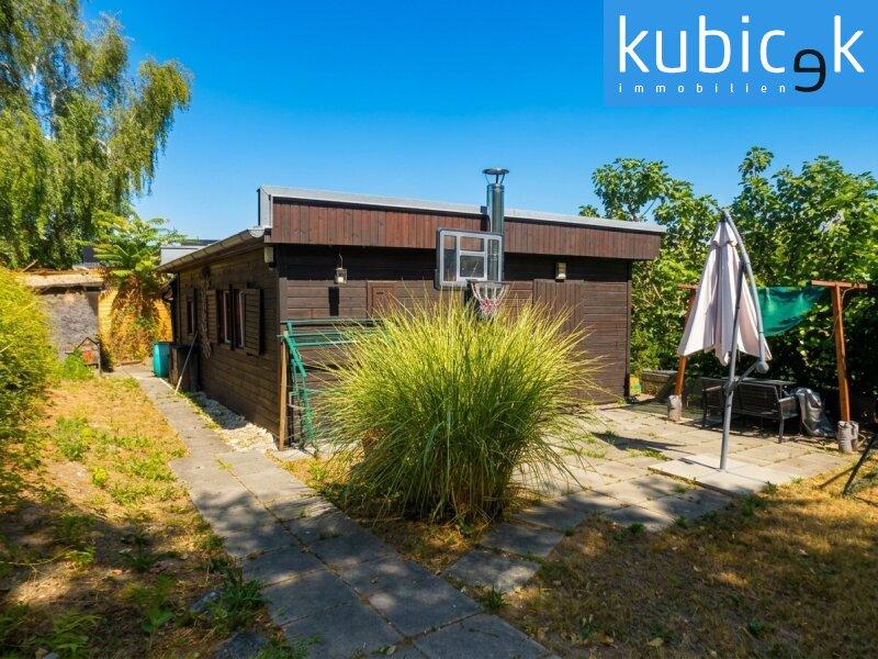Holzhaus mit Terrassenbereich