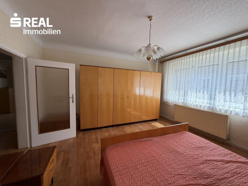 Schlafzimmer 1