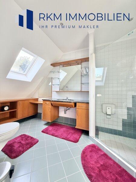 Badezimmer (oben)