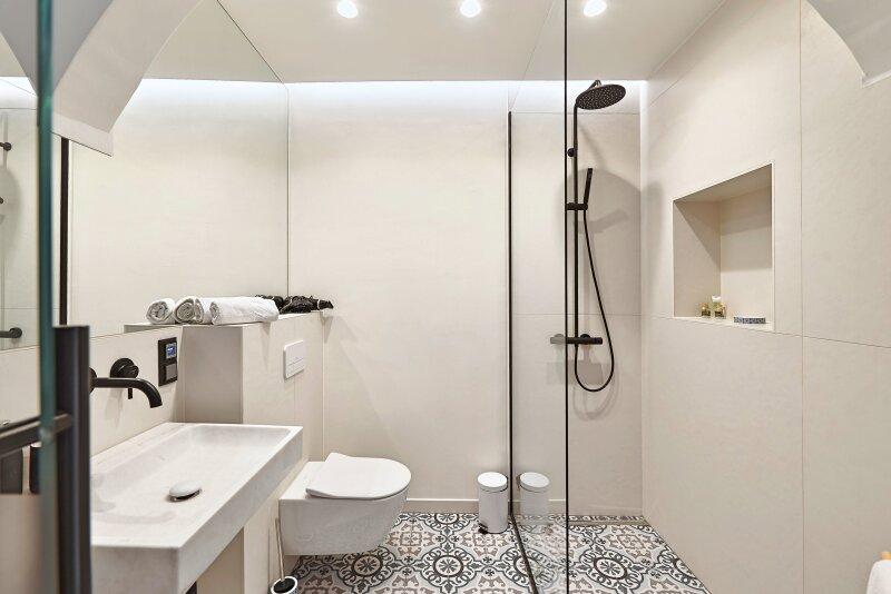 Bad mit Dusche und WC Top 6a