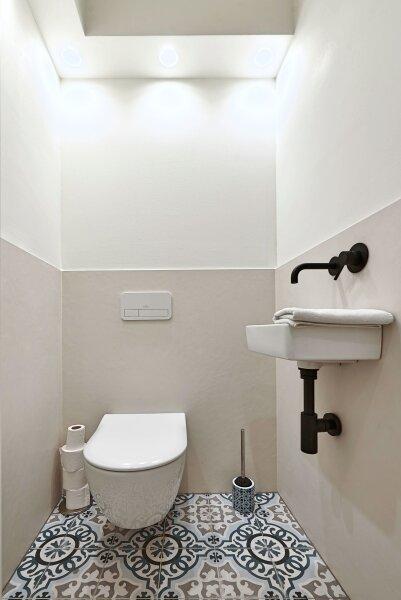 separate Toilette mit Handwaschbecken Top 6b